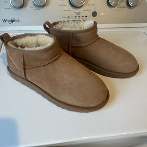 UGG Women’s Classic Ultra Mini size 9 chestnut boots